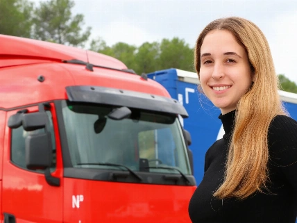 Самая молодая дальнобойщица Испании: как работает 22-летняя Андреа Гарсия RUSSPAIN