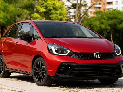 Honda Jazz отмечает 25 лет: гибрид с уникальными сиденьями и багажником 1200 литров RUSSPAIN.RU