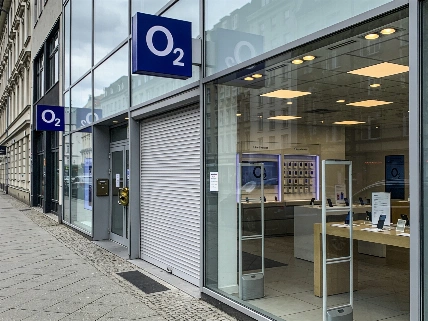 O2 в Германии увольняет сотрудников и закрывает магазины из-за ИИ и потери крупного клиента RUSSPAIN.RU