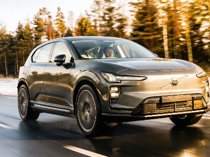 Lexus LBX и DS 3: какой гибридный кроссовер лучше для города RUSSPAIN.RU