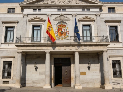 Feijóo обвинил министра Puente в атаке на Корону и государство RUSSPAIN