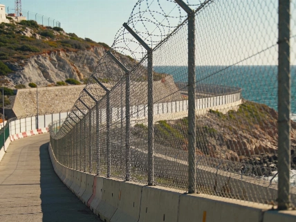 В Ceuta за сутки прибыло более 40 000 нелегальных мигрантов RUSSPAIN