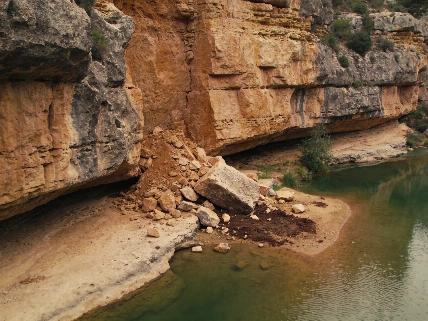 Девочка погибла из-за обрушения скал в зоне отдыха La Fontcalda RUSSPAIN.RU