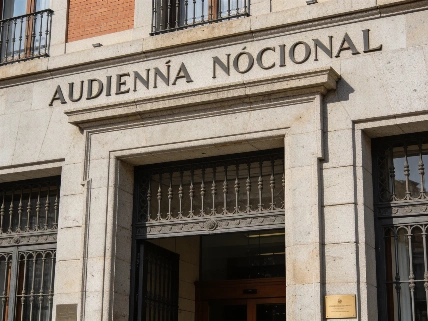 Feijóo и Abascal требуют суда над Sánchez из-за кризиса в Ceuta RUSSPAIN.RU
