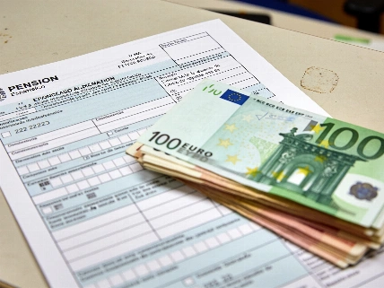 Средняя пенсия в Испании выросла до 1 373 евро в августе RUSSPAIN