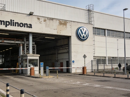 VW в Наварре: тысяча стажёров без зарплаты и контракта RUSSPAIN.RU