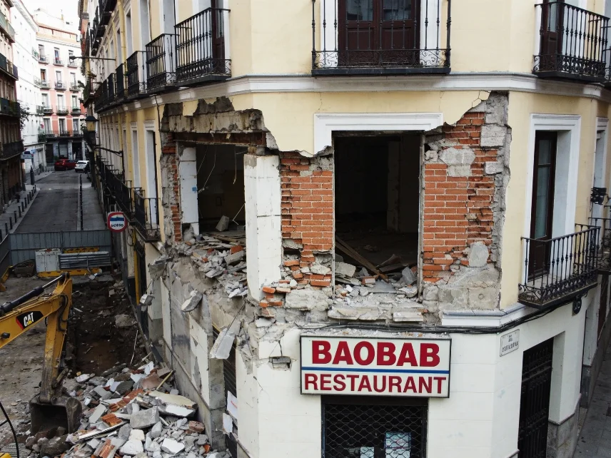 Скандал в Лавапьес: снос здания Baobab продолжается вопреки решению суда RUSSPAIN