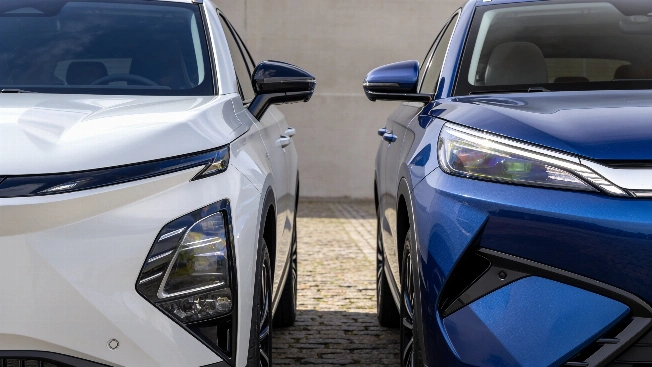 Omoda 5 EV против BYD Atto 3 EVO: битва китайских электросуев RUSSPAIN