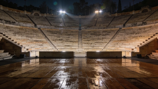 Опасная влажность на сцене Teatre Grec не сорвала выступление Rosas RUSSPAIN