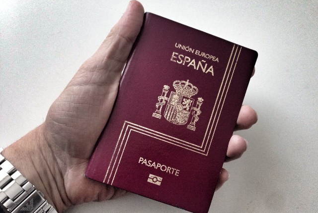 Дать клятву (принять присягу) на верность Испании можно у нотариуса RUSSPAIN