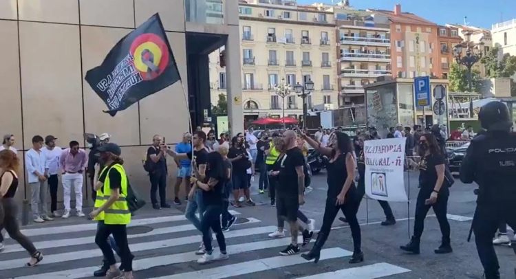 "Проваливайте, содомиты!" Марш против ЛГБТ в гей-квартале Мадрида RUSSPAIN