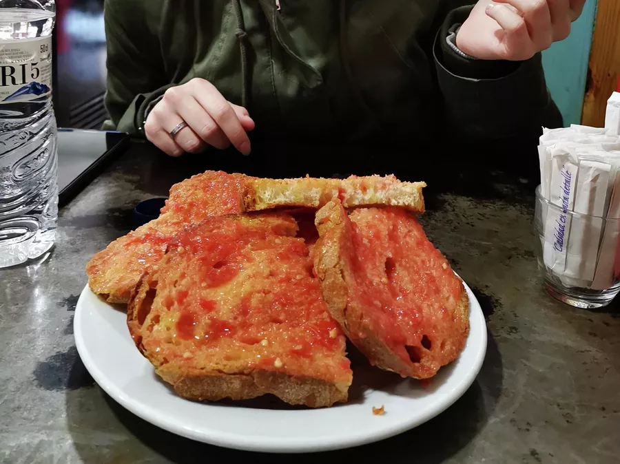 Пан кон томате в каталонском ресторане RUSSPAIN