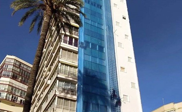 В Испании женщина перерезала верёвку промышленного альпиниста RUSSPAIN
