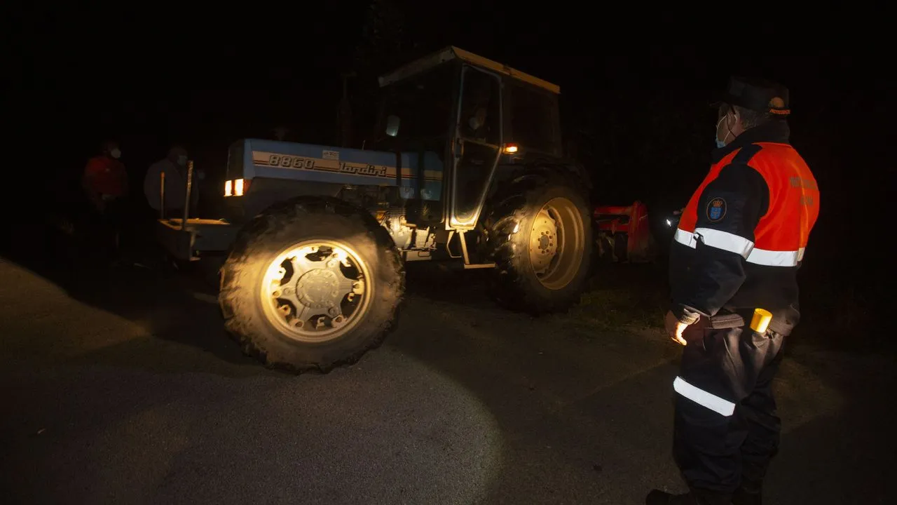 Осмотр трактора погибшего на месте происшествия / El tractor del fallecido RUSSPAIN