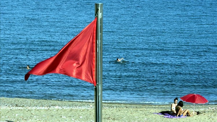 Барселона запретила купание на всех своих пляжах: очень грязная вода RUSSPAIN