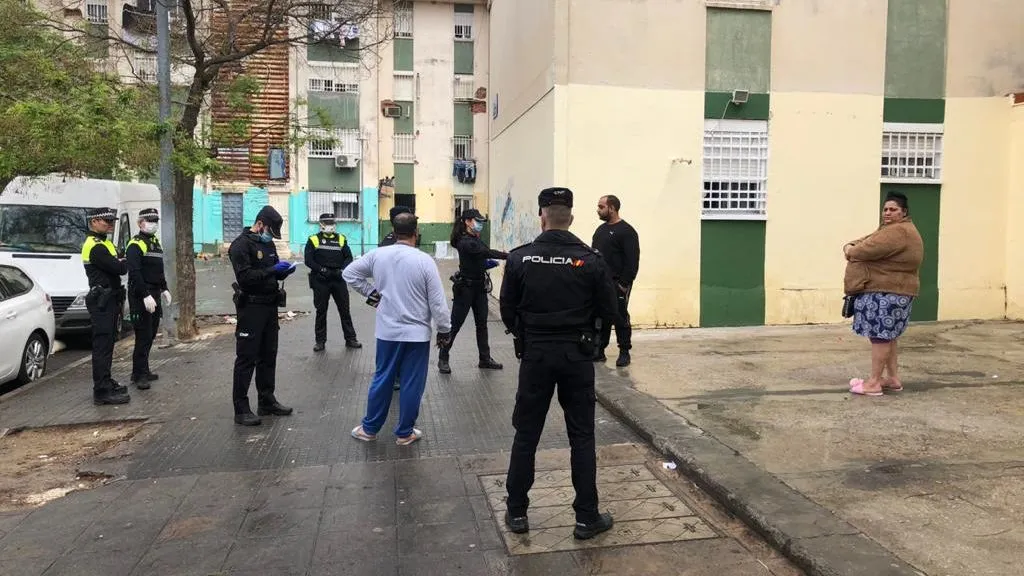Dispositivo policial en las Tres Mil Viviendas de Sevilla RUSSPAIN