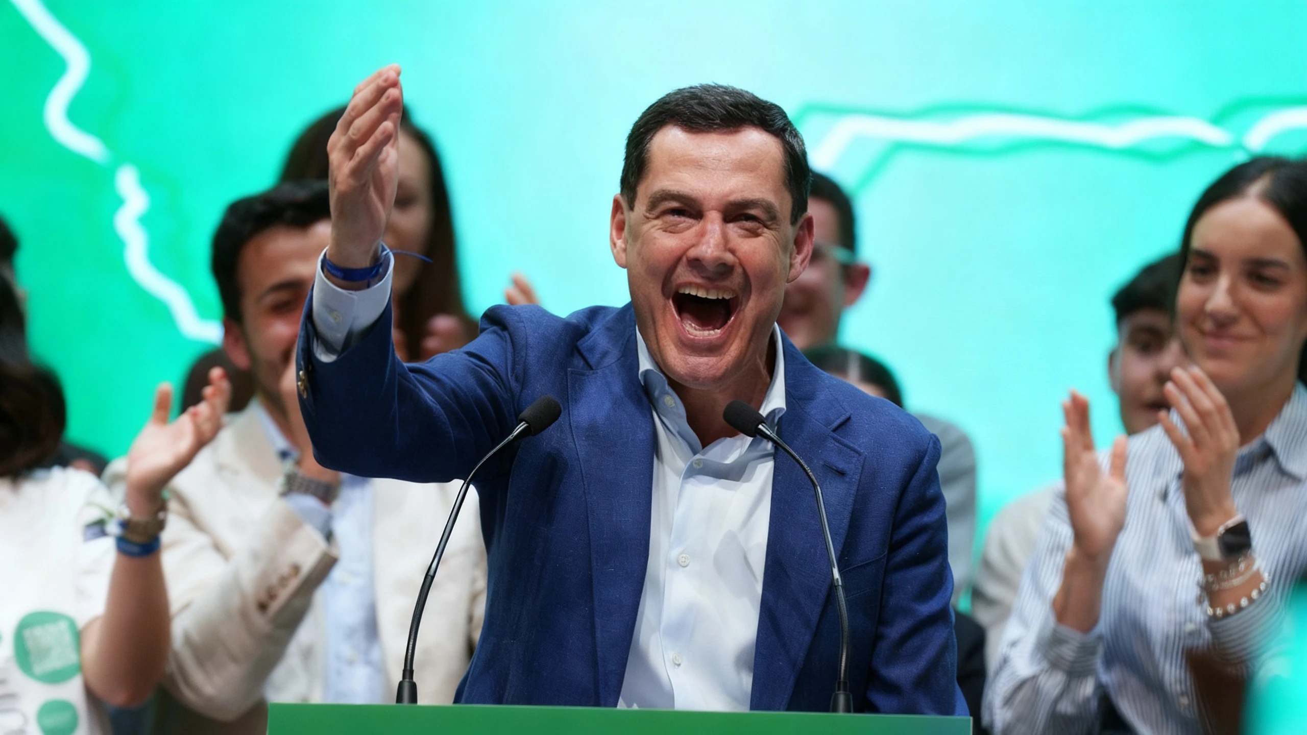 Хуанма Морено удивил публику исполнением песни на предвыборном митинге RUSSPAIN