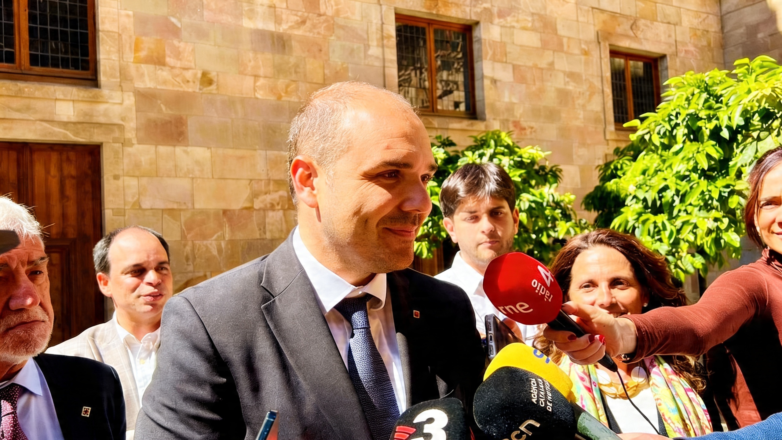 Почему в Барселоне обсуждают новые правила больничных RUSSPAIN