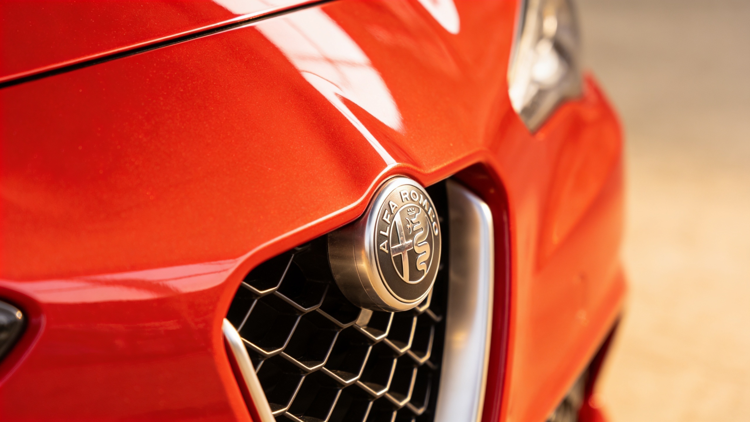 Почему Alfa Romeo откладывает новые Giulia и Stelvio и не спешит с полной электрификацией RUSSPAIN