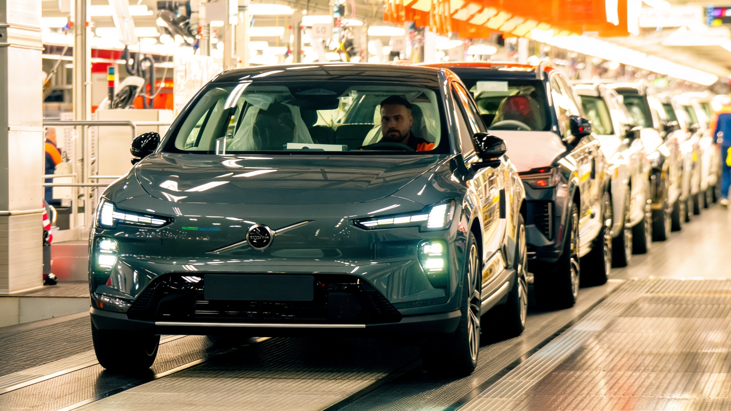 Новый Volvo EX60: 810 км запаса хода, быстрая зарядка и цена ниже гибридов RUSSPAIN