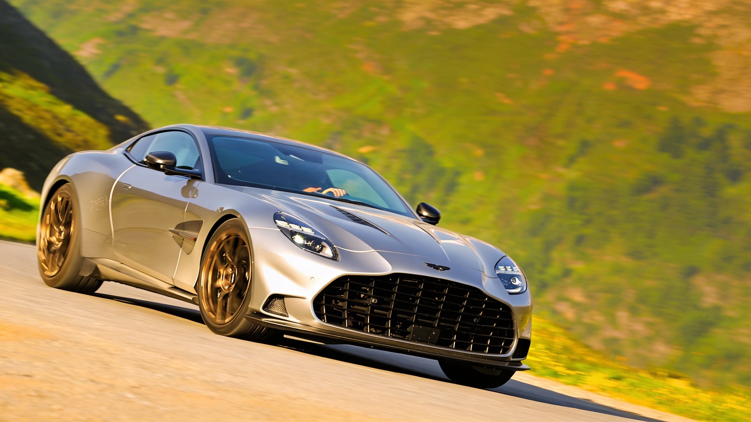 Vanquish 2026 — последний чистый V12? Этот ход Aston Martin пугает конкурентов RUSSPAIN