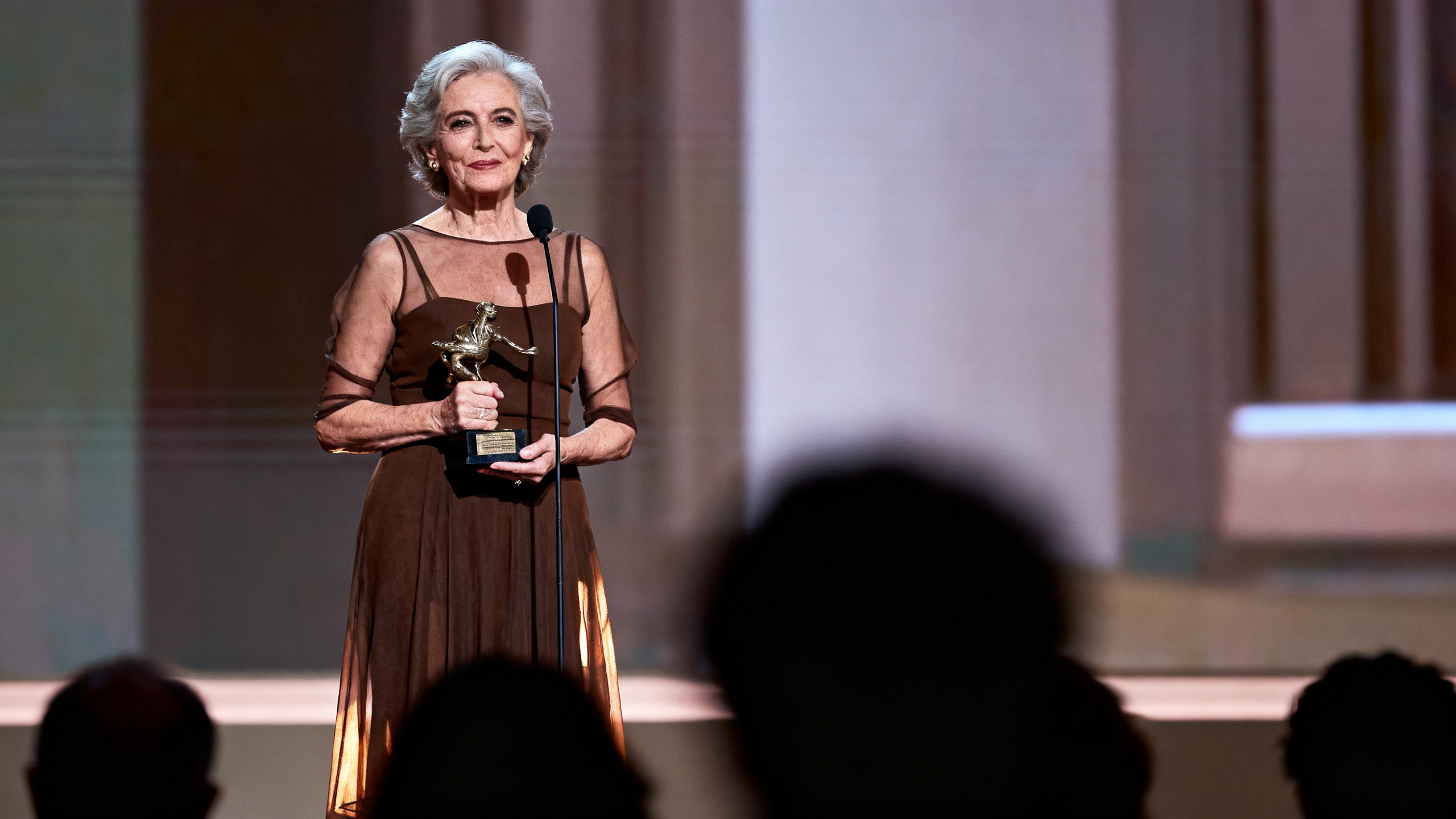 Премия за карьеру и неожиданный образ ведущей на Influencers Awards в столице RUSSPAIN