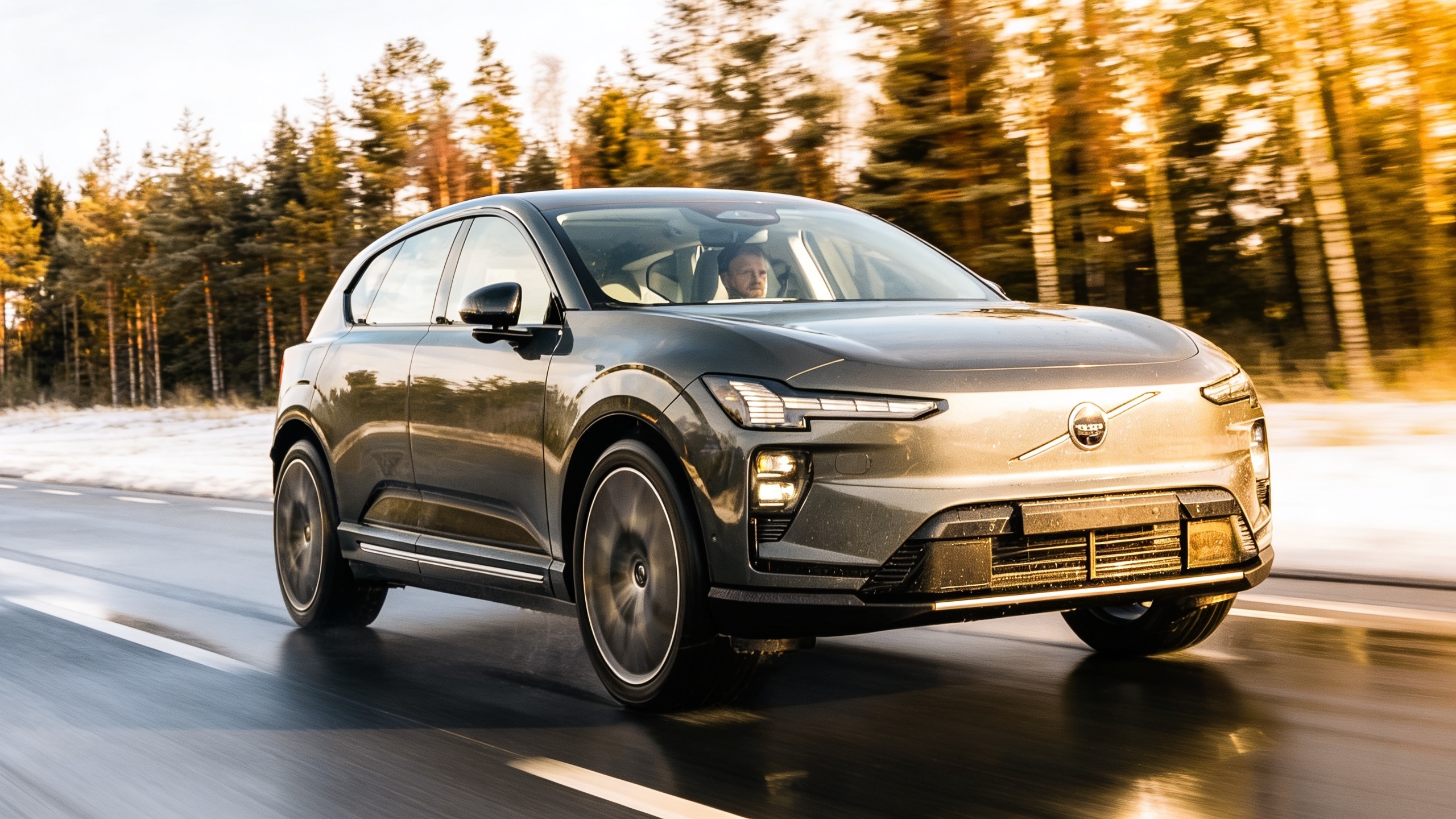 Lexus LBX и DS 3: какой гибридный кроссовер лучше для города RUSSPAIN